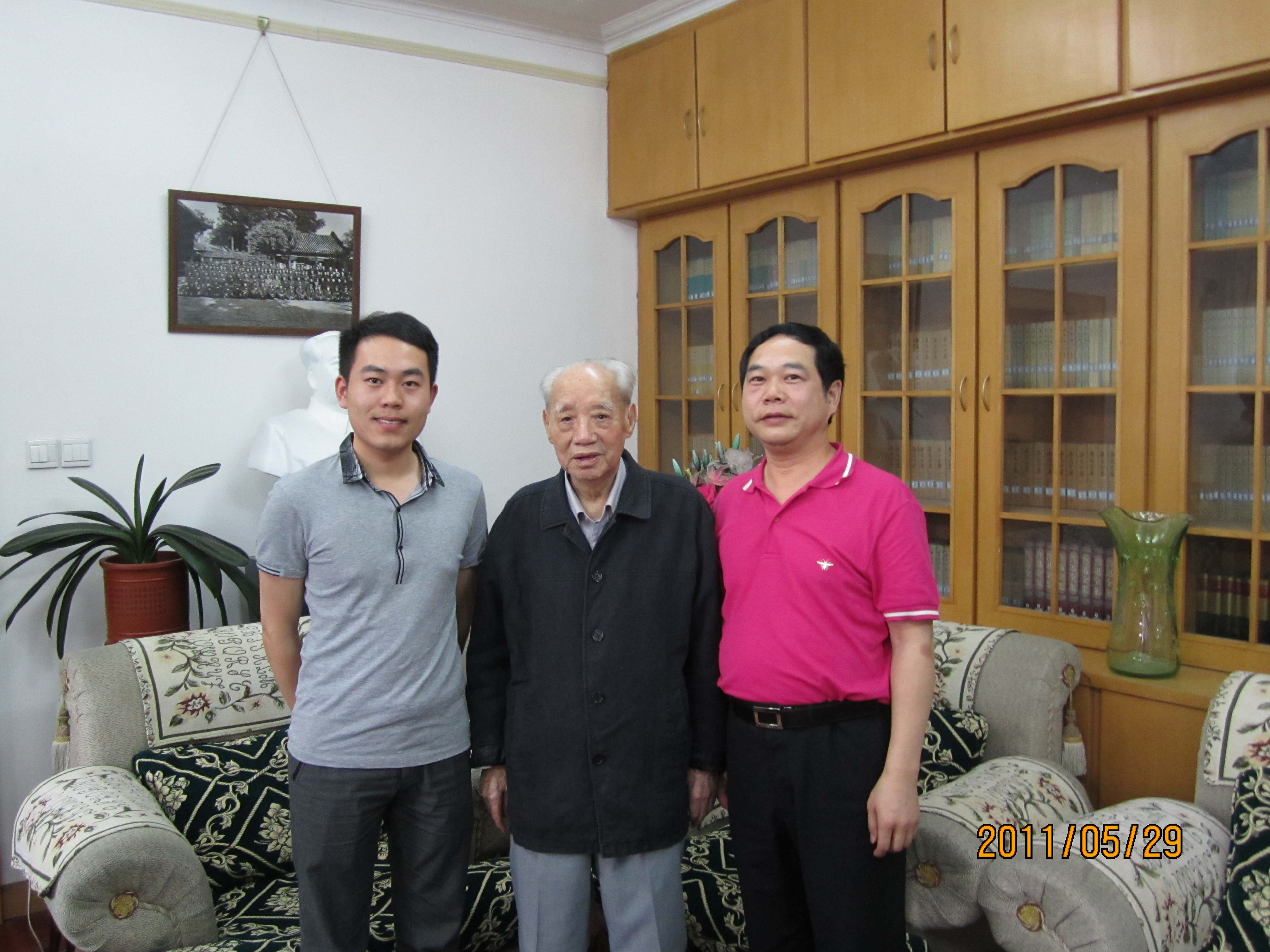 2011年5月全黨紅色之旅，拜望96高齡的中共中央原副主席汪東興.JPG
