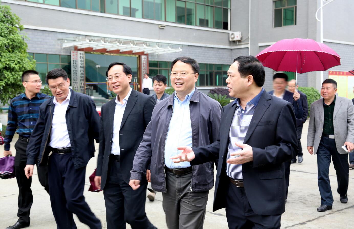 2015年4月，省委常委副省長張劍飛蒞臨公司視察.JPG